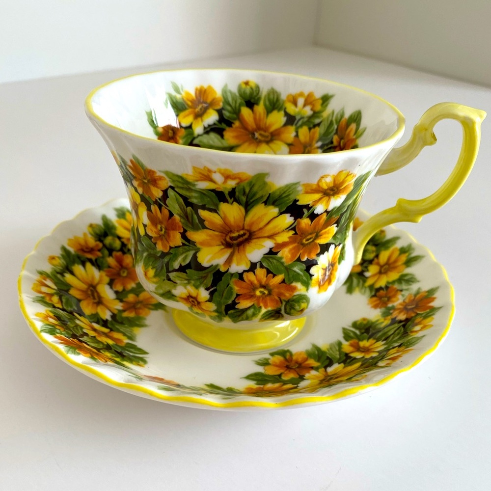 EUC Vtg Royal Albert Teacup and Saucer in the Fragrance Series “Marguerite”